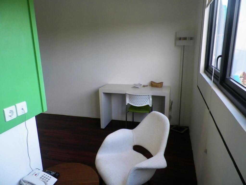 Arbor Biz Hotel Makassar Extérieur photo